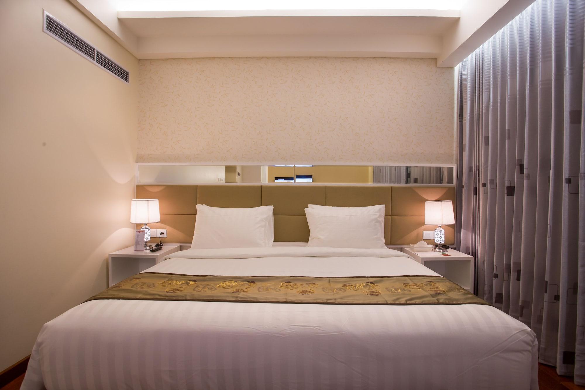 Golden Palace Hotel Lombok Mataram Exterior photo