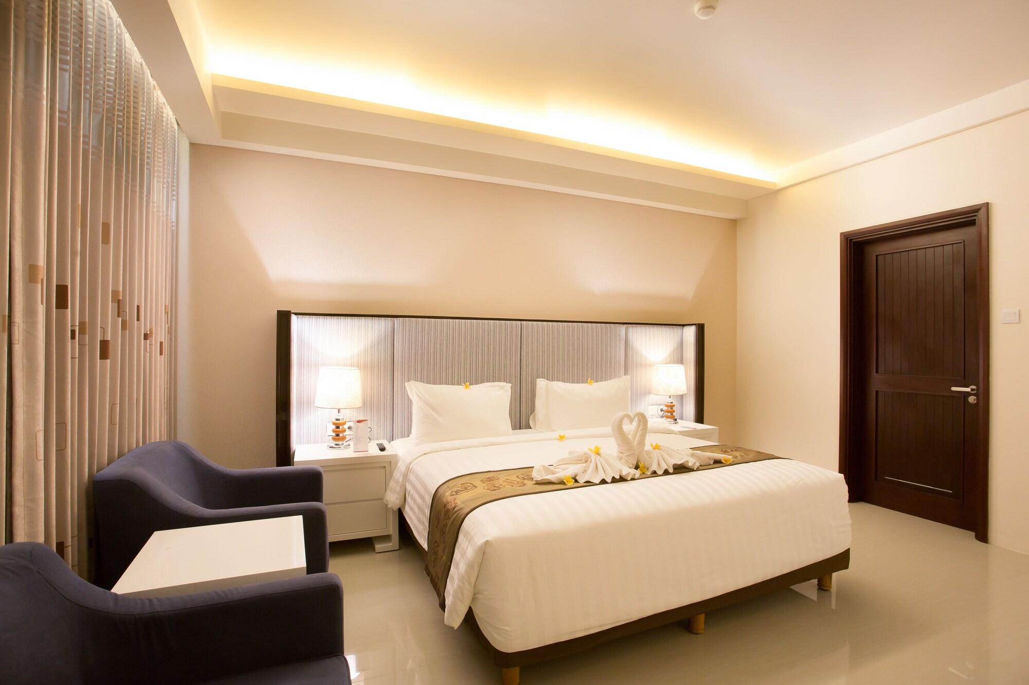 Golden Palace Hotel Lombok Mataram Exterior photo
