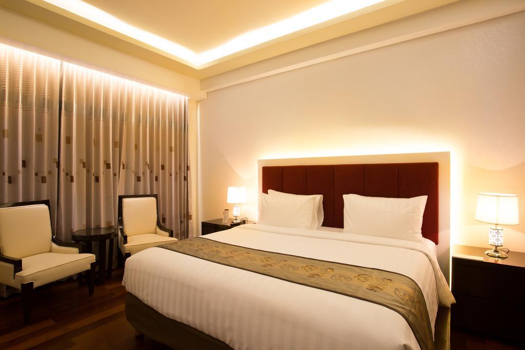 Golden Palace Hotel Lombok Mataram Room photo