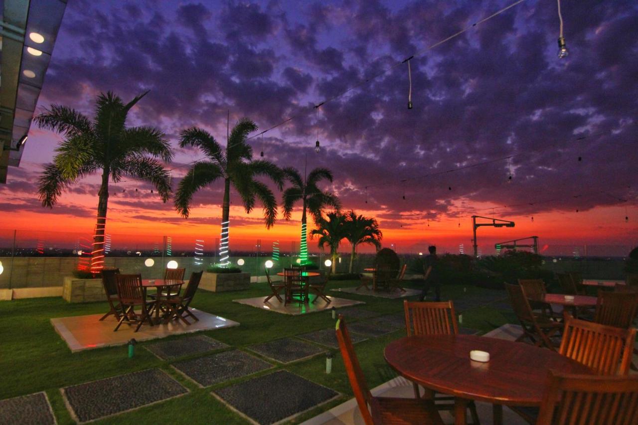 Golden Palace Hotel Lombok Mataram Exterior photo