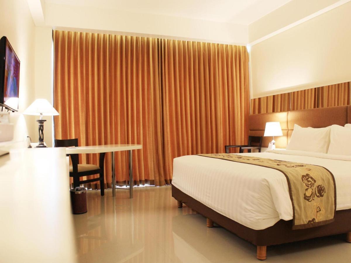 Golden Palace Hotel Lombok Mataram Exterior photo